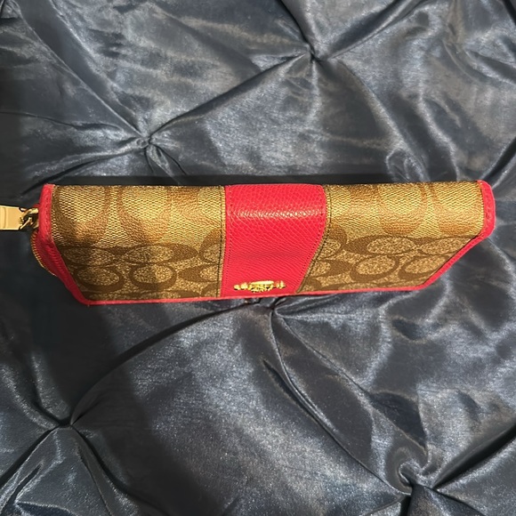 Coach Accordion Zip Wallet In Signature - Picture 4 of 4